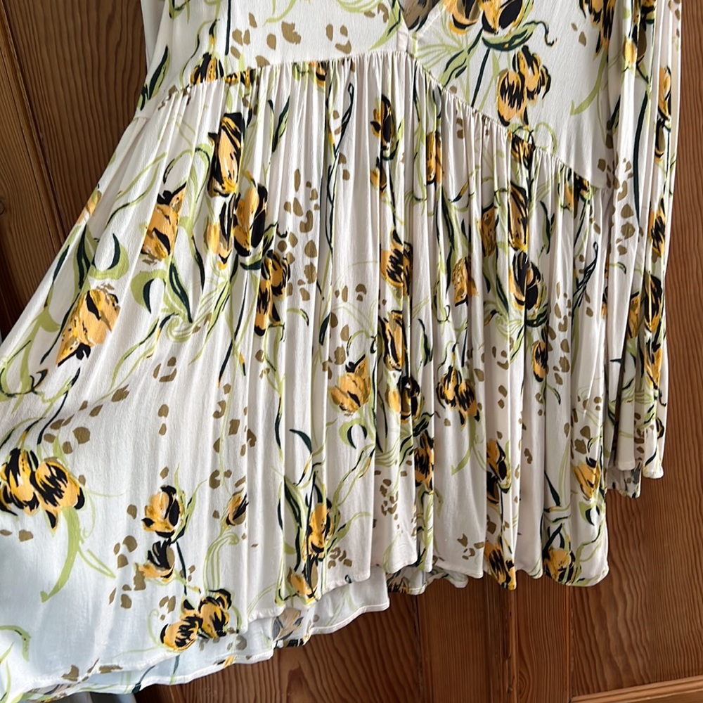 SZ M - Free People top - loose and flowy - long bell sleeves - Picture 5 of 5